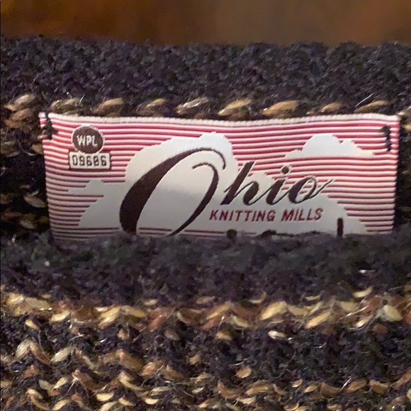 Gorgeous short sleeve sweater by Ohio knitting. - Picture 4 of 5